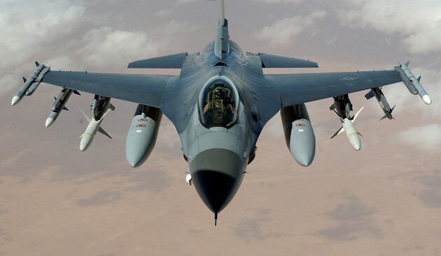 На базу в Румунії, де навчатимуться українські пілоти, прибудуть ще три F-16